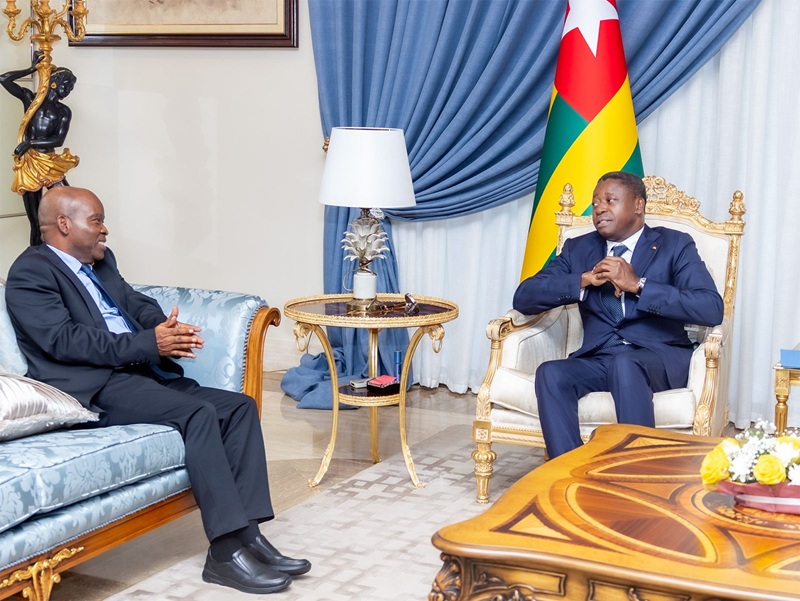 En marge de la Conférence de l'Union africaine sur la dette publique qui s’est ouverte ce 12 mai 2025 à Lomé, le Président du Conseil, Faure Essozimna Gnassingbé, a accordé une audience à Monsieur Moses Vilakazi, Commissaire de l’Union africaine à l'agriculture, au développement rural, à l'économie bleue et à l'environnement durable