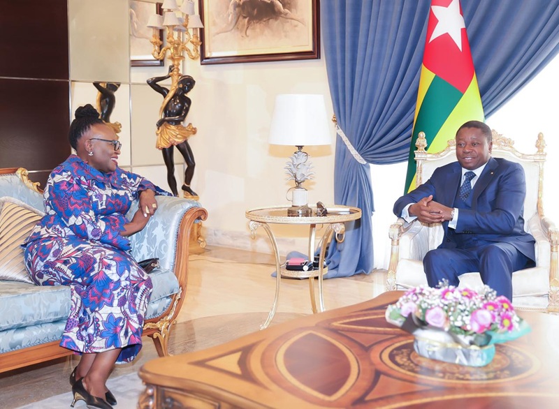 Le Président du Conseil, Faure Essozimna Gnassingbé a accordé ce 03 juin 2025 une audience à Madame Selma Ashipala-Musavyi, Haut-Commissaire de la Namibie au Togo en fin de mission et nouvelle ministre des Relations internationales et du commerce.