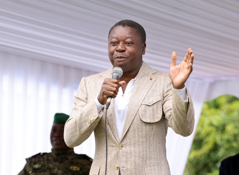 Le Président du Conseil, Faure Essozimna Gnassingbé, a partagé ce dimanche 27 juillet 2025, à Pya, un moment de convivialité et de ferveur culturelle avec les jeunes lutteurs, à l’occasion des danses traditionnelles des Évala. Cette manifestation culturelle, empreinte de symbolisme marque la fin de huit jours de luttes traditionnelles dans les cantons de la préfecture de la Kozah et de Yaka dans le Doufelgou
