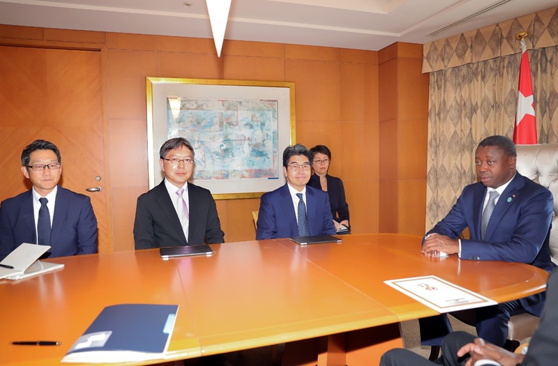 En marge de la neuvième Conférence internationale de Tokyo sur le développement de l’Afrique (TICAD 9), qui se tient à Yokohama au Japon, le Président du Conseil, Faure Essozimna Gnassingbé, a multiplié les échanges avec des acteurs économiques japonais dans le but de renforcer la coopération économique entre le Togo et le Japon.