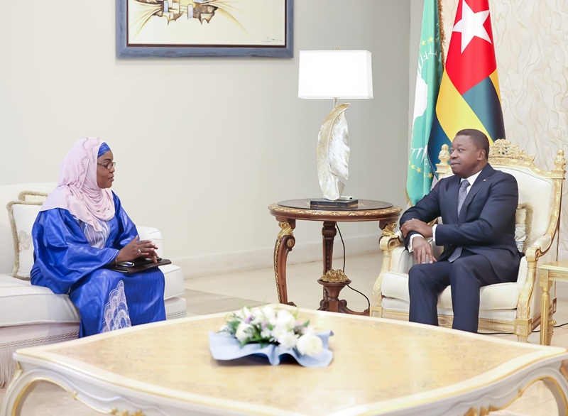 Le Président du Conseil, Faure Essozimna Gnassingbé a accordé ce mercredi 13 août 2025 une audience à Madame Amadou Haoua, ministre de l’Énergie du Niger. Elle a transmis au Président du Conseil un message du Président du Niger, le Général de Brigade Abdourahamne Tiani, relatif au projet du complexe charbonnier de Salkadamna, une initiative majeure pour la souveraineté énergétique régionale.