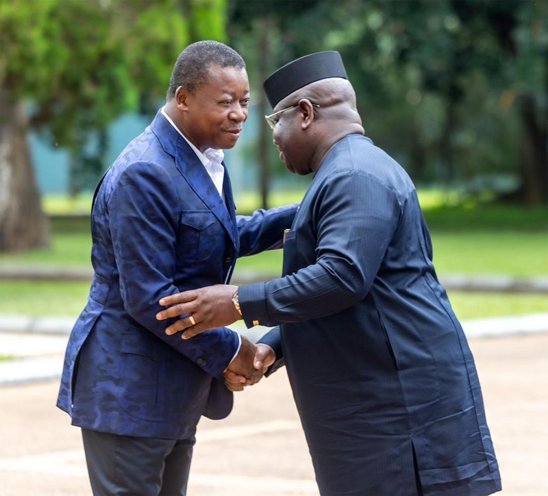 Le Président du Conseil, Faure Essozimna Gnassingbé, a reçu ce 08 août 2025, le Président de la Sierra Leone Julius Maada Bio, Président en exercice de la Conférence des chefs d’État et de gouvernement de la Communauté économique des États de l’Afrique de l’Ouest (CEDEAO), en visite officielle à Lomé.