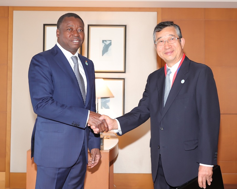 Le Président du Conseil a également eu des échanges avec M. Ohashi Tesuji, Président-directeur général de Komatsu Ltd- Karube Jun, et Directeur général Afrique du Keidanren.
