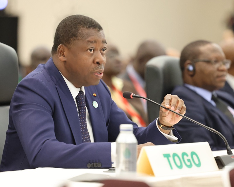 Le Togo continue de faire du partenariat multilatéral un axe fondamental de sa diplomatie économique. Le Président du Conseil, Faure Essozimna Gnassingbé, l’a réaffirmé ce 21 août 2025 à Yokohama, au Japon, à l’occasion de la deuxième plénière de haut niveau de la TICAD9, consacrée à la promotion du commerce et de l’investissement.