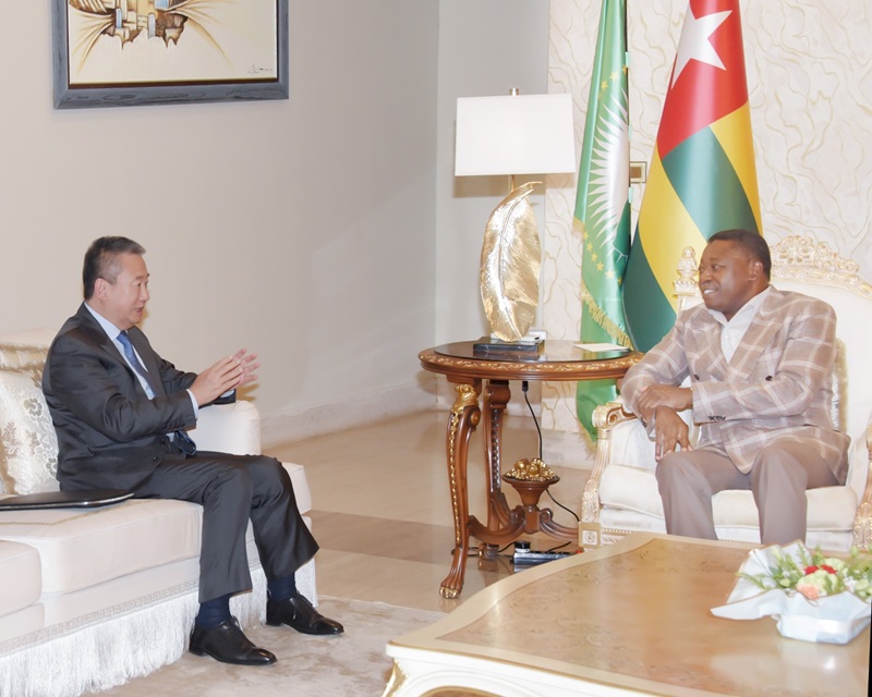 Les efforts du Togo en faveur de la stabilité en Afrique continuent d’émerveiller les institutions régionales et internationales également engagées dans ce domaine. L’Envoyé spécial du Secrétaire général des Nations unies pour la région des Grands Lacs, Huang Xia, l’a encore confirmé ce 12 octobre 2025, lors d’une rencontre avec le président de la République, Faure Essozimna Gnassingbé.