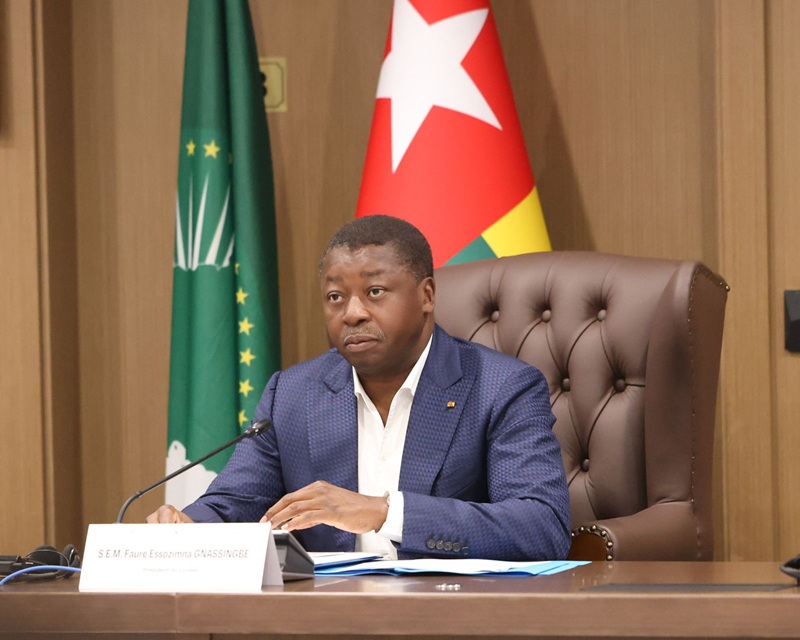 Le Président du Conseil, Faure Essozimna Gnassingbé, Médiateur de l’Union africaine pour la résolution de la crise dans la région des Grands Lacs, poursuit avec détermination et constance ses actions diplomatiques en vue d’un retour durable de la paix dans cette partie du continent africain. C’est dans cette dynamique qu’il a présidé ce 17 janvier 2026 à Lomé, les travaux de la réunion de haut niveau sur la cohérence et la consolidation du processus de paix en République Démocratique du Congo (RDC) et dans la région des Grands Lacs.