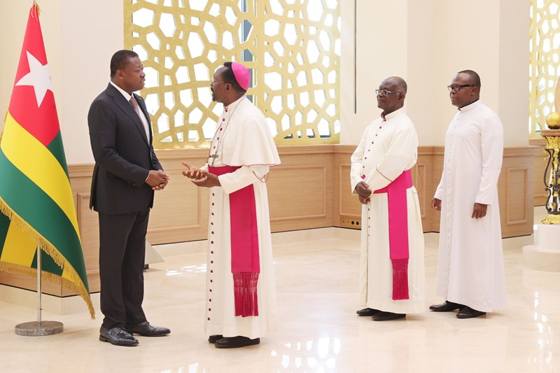 Conformément à la tradition républicaine, le Président du Conseil, Faure Essozimna Gnassingbé a reçu, ce mardi 30 décembre 2025, les vœux de Nouvel An des présidents des institutions de la République et des forces vives de la Nation. Ce moment hautement symbolique, reflet de la cohésion nationale, a permis de renouveler l’engagement collectif en faveur d’un avenir harmonieux, pacifique et prospère pour le Togo.