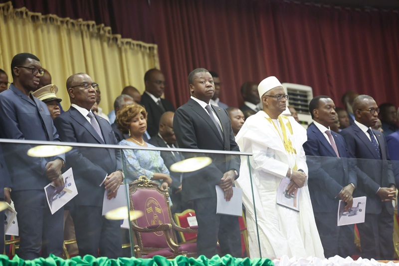 Les souvenirs du Général Gnassingbé Eyadéma demeurent vivaces dans la mémoire collective du peuple togolais. À l’occasion du 21ᵉ anniversaire de son rappel à Dieu, cet homme de paix et artisan de l’unité nationale a été honoré à travers des prières œcuméniques et musulmanes organisées ce 5 février 2026 au Palais des Congrès de Kara, en présence du Président du Conseil, Faure Essozimna Gnassingbé.