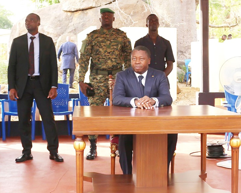 Attaché à la promotion des valeurs culturelles de notre pays, le Président du Conseil, Faure Essozimna Gnassingbé a honoré de sa présence, ce lundi 9 mars 2026 à Pya Hodo (Kozah), la danse marquant l’ouverture officielle de la chasse traditionnelle en pays Kabyè.