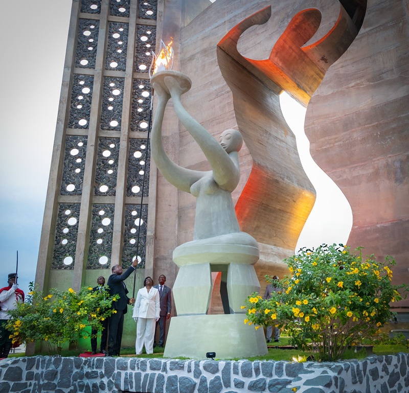 A la veille des célébrations marquant le 66ᵉ anniversaire de l’accession du Togo à la souveraineté internationale, le Président du Conseil, Faure Essozimna Gnassingbé, a procédé au rallumage de la flamme de l’indépendance