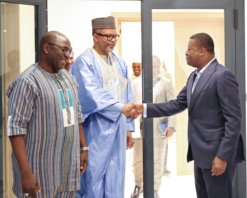 Le Président du Conseil, Faure Essozimna Gnassingbé, a accordé ce 18 avril 2026 plusieurs audiences à des acteurs engagés en faveur de la paix et de la stabilité au Sahel, notamment une délégation de représentants de la société civile et d’éminents experts africains, présents à Lomé dans le cadre de la Réunion de haut niveau consacrée à la nouvelle Stratégie du Togo pour cette région sur la période 2026–2028.