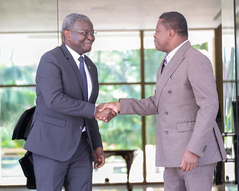 Le Président du Conseil, Faure Essozimna Gnassingbé s’est entretenu ce samedi 23 mai 2026 avec le président de la Commission de l’Union économique et monétaire ouest-africaine (UEMOA), Abdoulaye Diop. Cette audience intervient dans un contexte marqué par la consolidation de l’intégration africaine et la recherche de performances économiques durables dans les différentes régions.