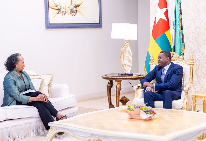 Le Président du Conseil, Faure Essozimna Gnassingbé s’est entretenu ce 21 mai 2026 à Lomé, avec la Présidente Directrice Général du Corporate Council on Africa Madame Florizelle Liser. Les échanges ont essentiellement porté sur les mécanismes de renforcement du partenariat économique entre les Etats-Unis d’Amérique et l’Afrique ainsi que sur l’organisation du prochain Sommet des affaires USA-Afrique prévu à l’Ile Maurice en juillet prochain.