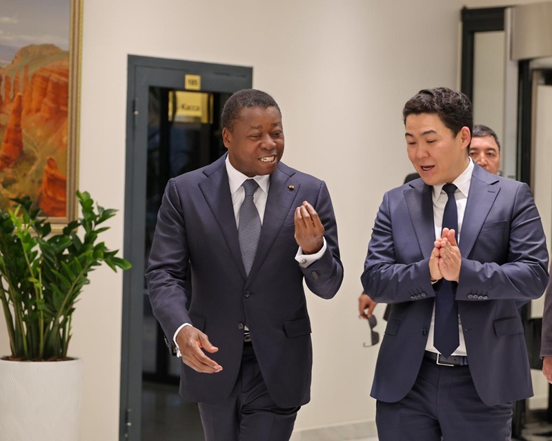 En séjour officiel à Bichkek, au Kirghizistan, le Président du Conseil, Faure Essozimna Gnassingbé, a effectué, le 29 avril 2026, une série de visites sur des sites institutionnels et économiques majeurs du pays en vue d’un partage d’expériences.