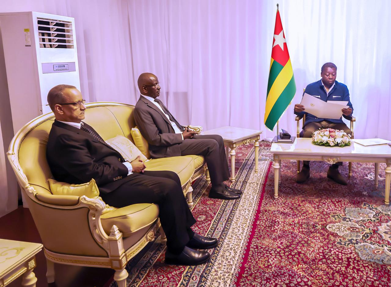 Les relations d’amitié et de coopération entre le Togo et la Mauritanie continuent de se renforcer au bénéfice des deux peuples. C’est dans cette dynamique que le Président du Conseil, Faure Essozimna Gnassingbé a reçu ce 11 juin 2026 le ministre des Affaires étrangères, de la coopération africaine et des Mauritaniens de l’extérieur, Monsieur Mohamed Salem Ould Merzoug.