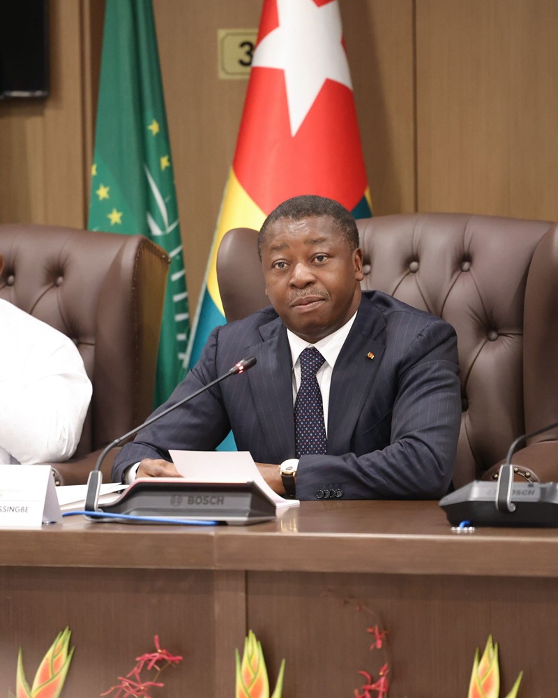 Face à la multiplication des crises mondiales particulièrement au Moyen-Orient et leurs répercussions sur les économies africaines, le Togo a accueilli ce 03 juillet 2026 la Conférence ministérielle extraordinaire de l’Alliance politique africaine (APA), placée sous le thème : « L’Afrique face à la crise du Moyen-Orient : impacts, défis et réponses stratégiques ».