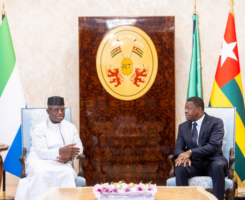 Le Président du Conseil, Faure Essozimna Gnassingbé, a reçu ce 03 juillet 2026, le Président de la Sierra Leone, Julius Maada Bio, également Président en exercice de la Conférence des chefs d’État et de gouvernement de la Communauté économique des États de l’Afrique de l’Ouest (CEDEAO), en marge des travaux de la Conférence ministérielle extraordinaire de l’Alliance politique africaine (APA).